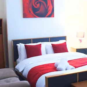 https://spacious-4bed-home-close-to-newcastle-city-centre.hotels-newcastle-upon-tyne.com